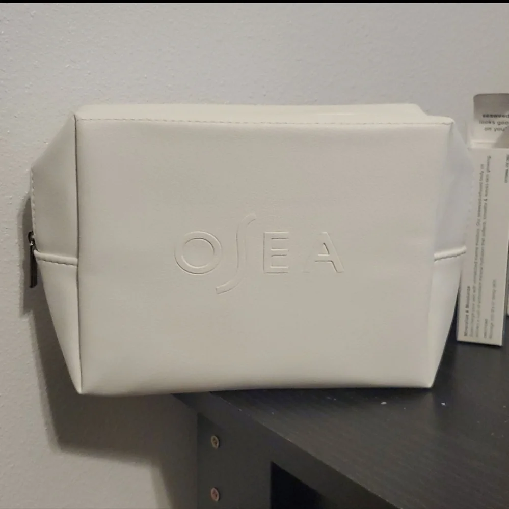 18ml Undaria algae body oil with osea carry on bag